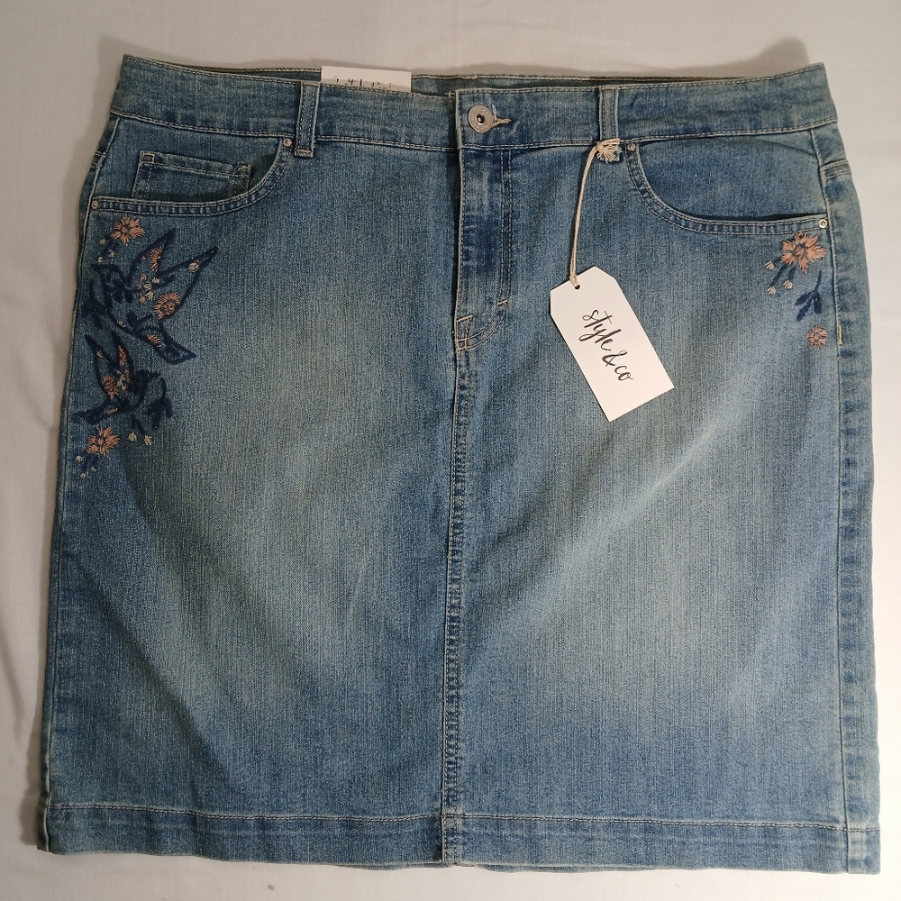 NEW Style & Co Blue Denim Embroidered Straight Skirt Women's Size 16 - Picture 1 of 10
